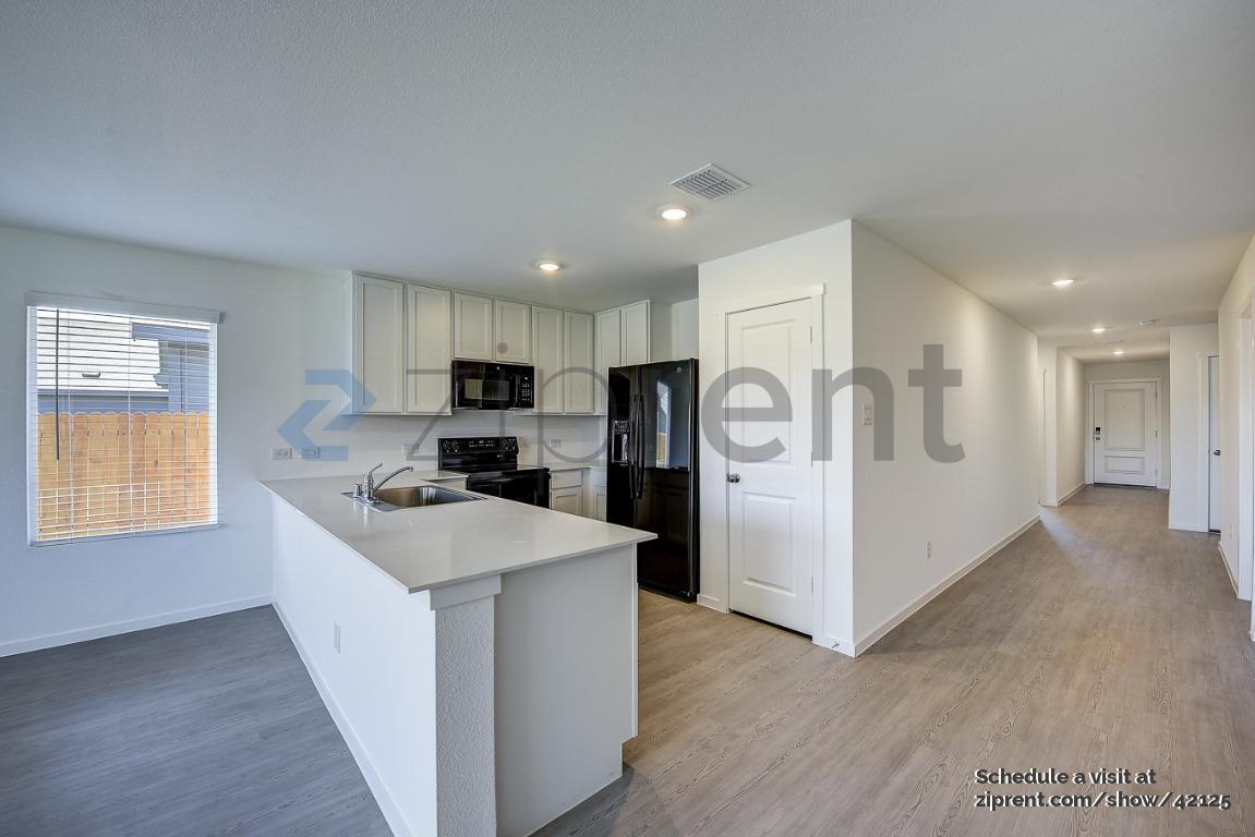 Building Photo - 531 Montclair Ave