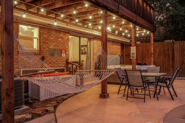 Building Photo - 2352 Wildoak Dr