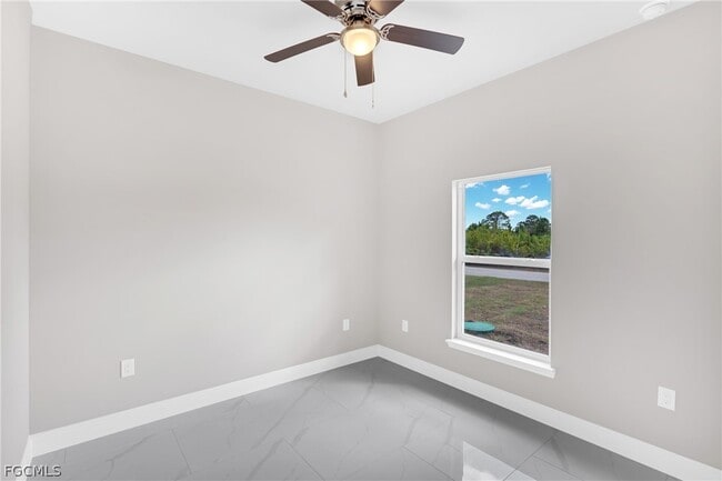 Building Photo - 725 Lamar St E