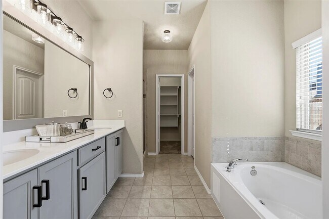 Building Photo - 9905 Cottontail Ln