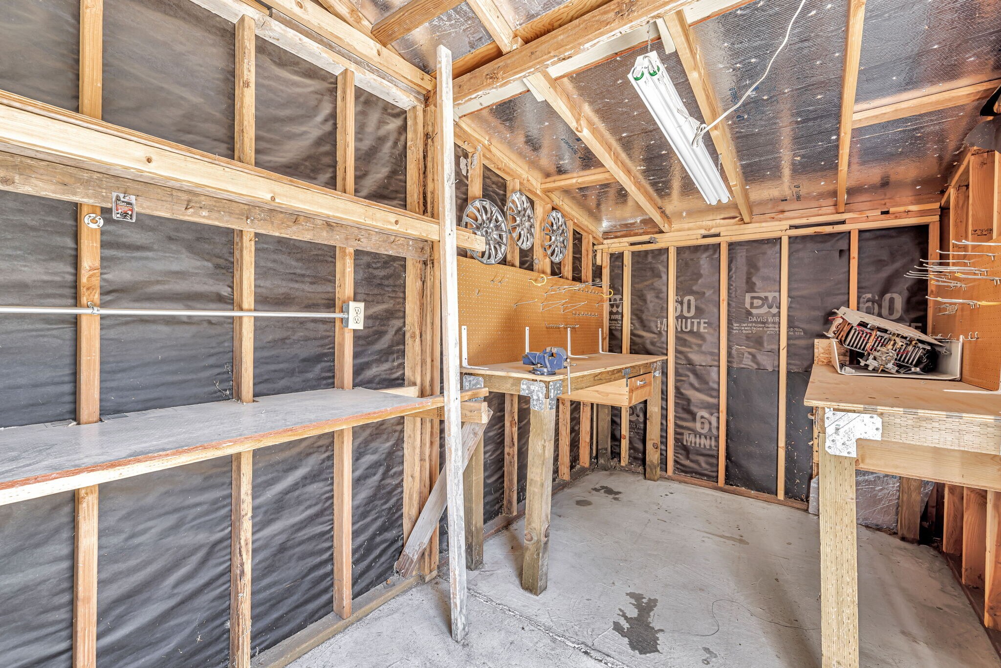 Building Photo - 6941 Golf View Dr