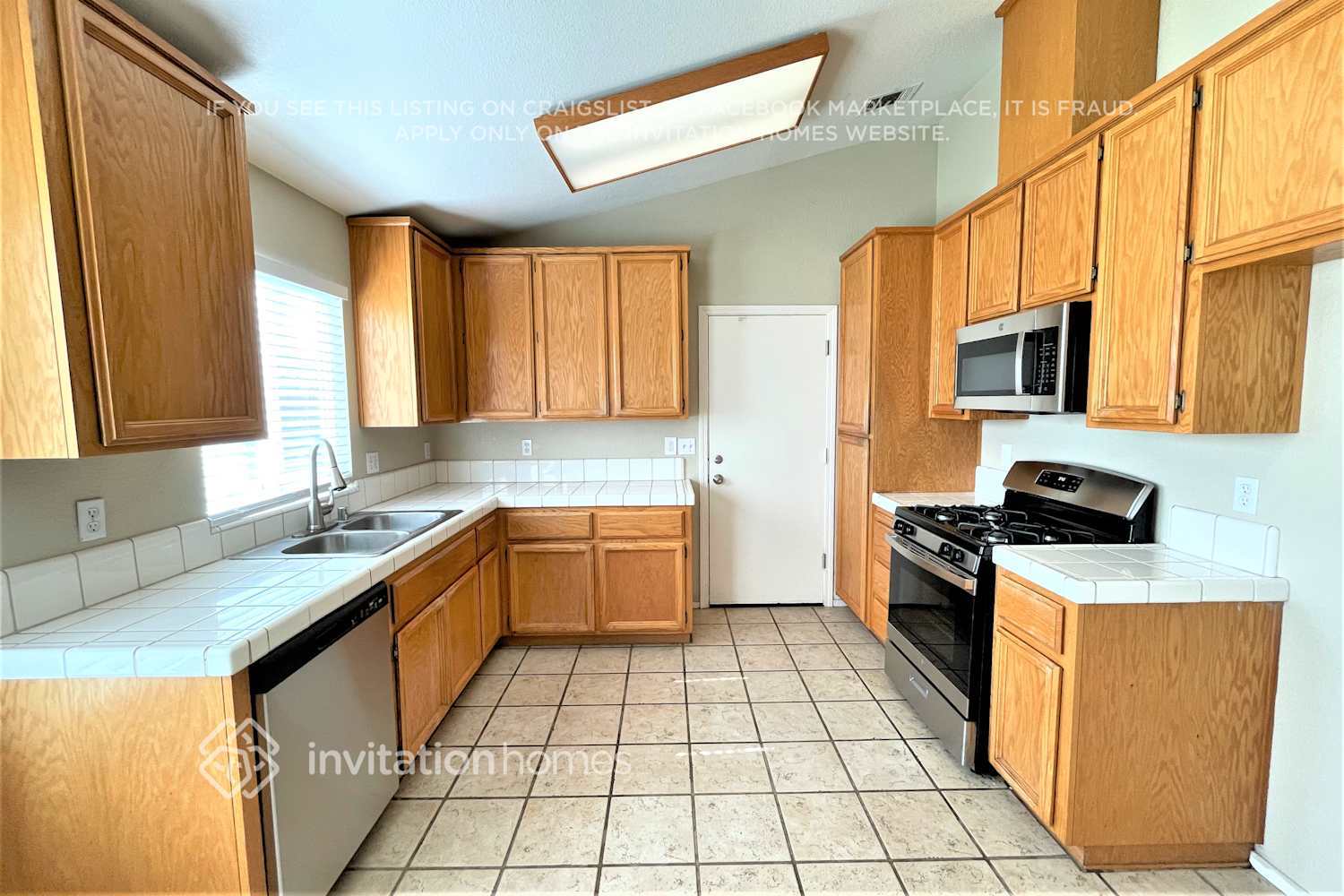 Building Photo - 1006 Breakers Ct