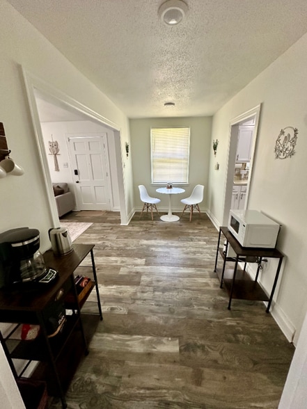 Building Photo - 1917 Bragg St