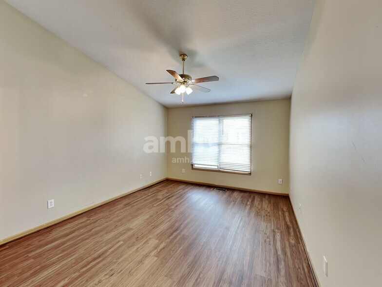 Building Photo - 1833 Kathiwade Dr