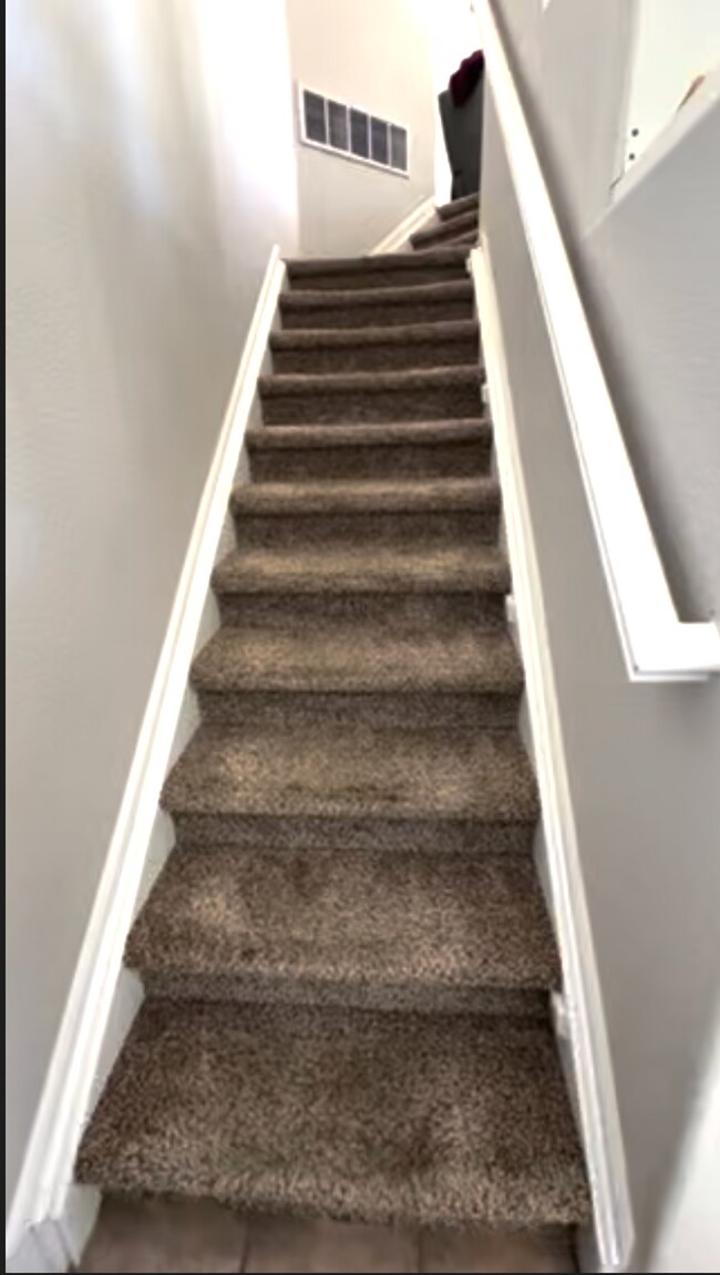 Building Photo - 2436 Syracuse St