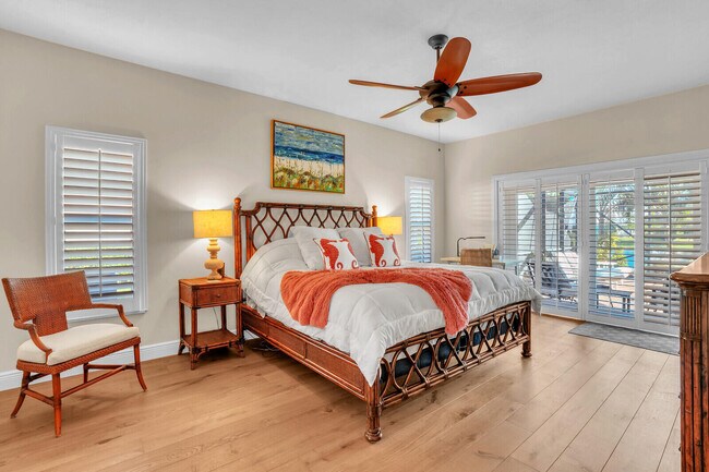 Building Photo - 8951 SE Marina Bay Dr