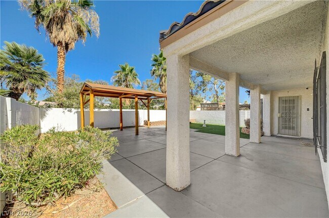 Building Photo - 2616 Camphor Tree St