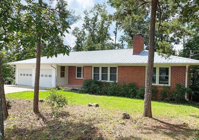 Primary Photo - 3 Bed 2 Bath in Jville!