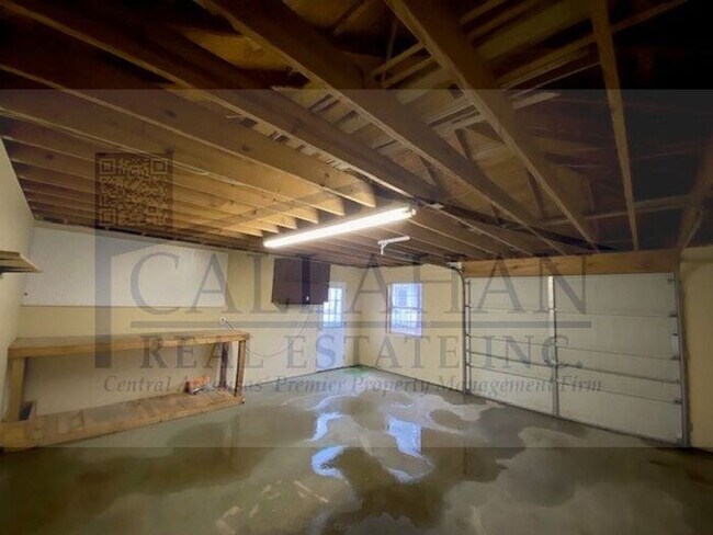 Building Photo - Cabot 3 bedroom with extra garage