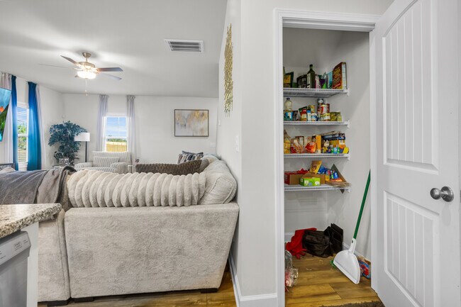 Building Photo - 254 Clear View School Rd