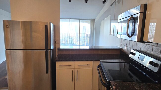 Building Photo - 300 N State St