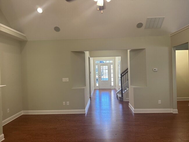 Building Photo - 1907 Willoughby Dr