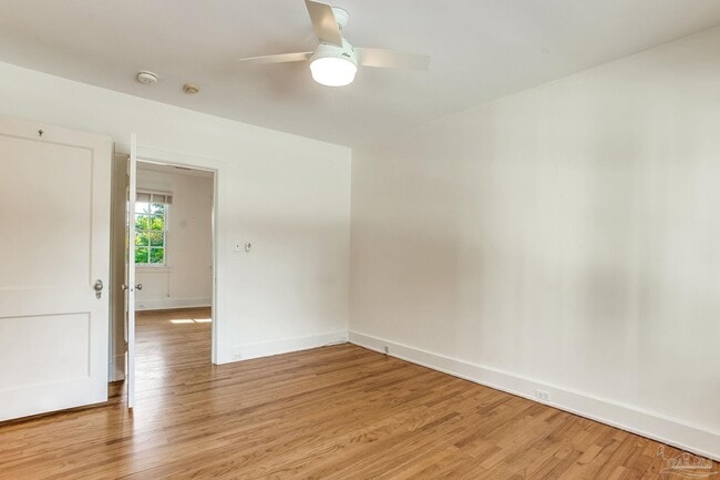 Building Photo - 1515 E Lakeview Ave