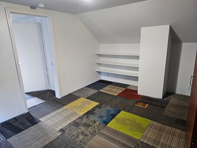 Building Photo - 614 W Arch St