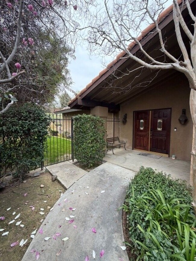 Building Photo - 3428 Eastview Ct