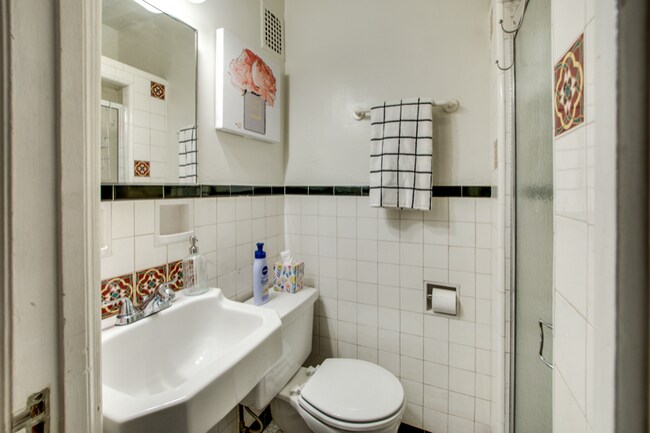 Building Photo - 131 S 39th St