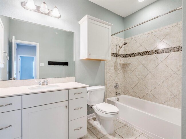 Building Photo - 2930 Grand Oaks Loop