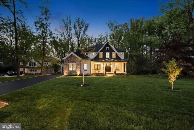 Building Photo - 7002 River Oaks Dr