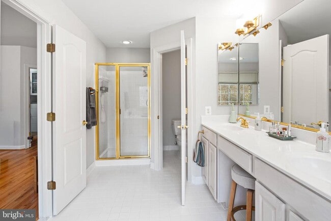 Building Photo - 150 Rees Pl