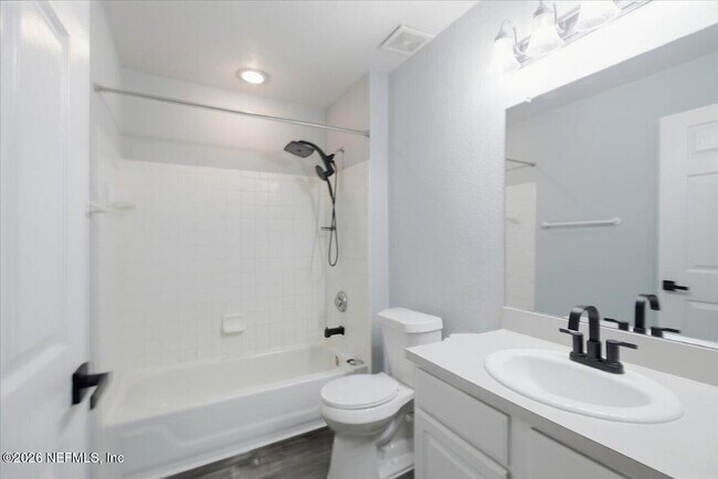 Building Photo - 13700 Richmond Park Dr N