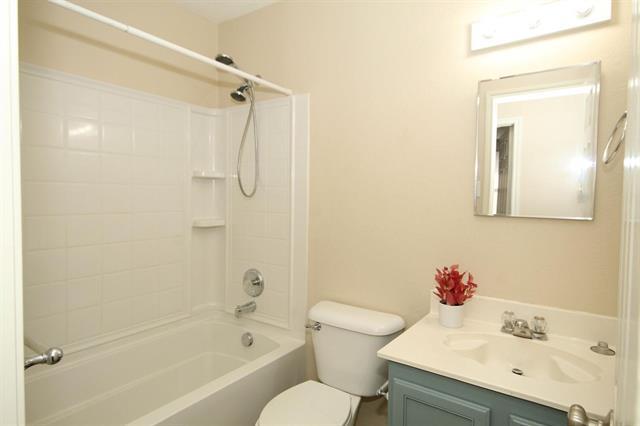 Building Photo - 1724 Rolling Brook Dr