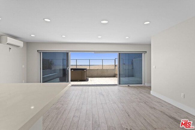 Primary Photo - 6955 Trolleyway S