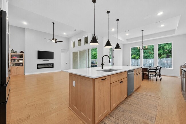 Building Photo - 9722 Dani Lake Dr