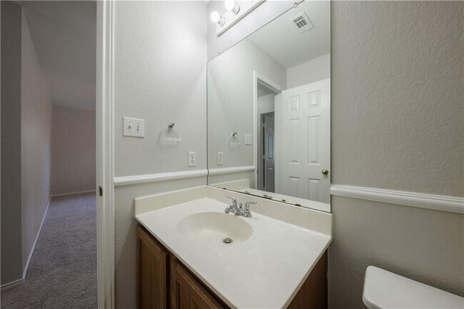 Building Photo - 2905 Rainy River Dr