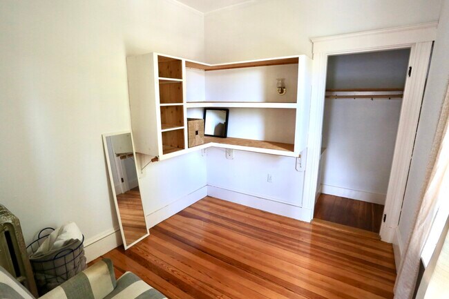 Building Photo - 124 Forest St