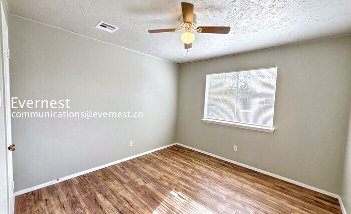 Building Photo - 2315 Hampton Rd