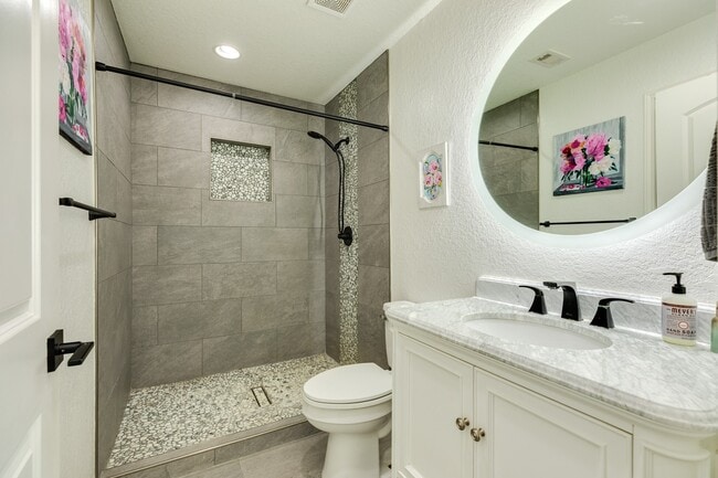 Building Photo - 1614 Avenue F