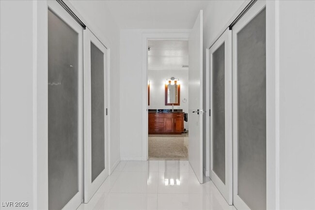 Building Photo - 4525 Dean Martin Dr