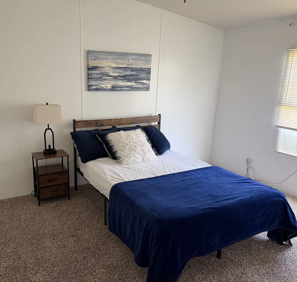 Building Photo - Room in Apartment on Bonita Verde Dr
