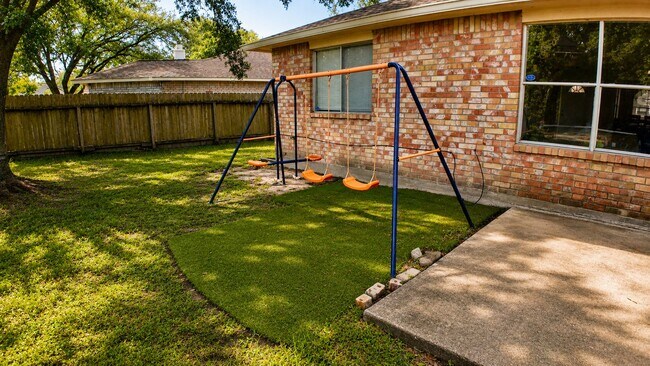 Building Photo - 13624 Sableglen Dr