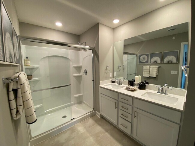 Building Photo - 6455 Inspire Cir S