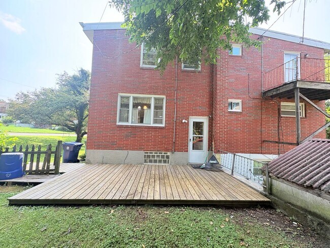 Building Photo - 6192 Northwood Dr