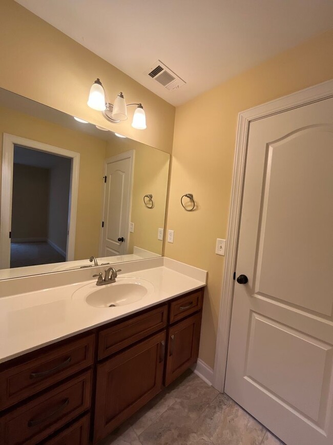 Building Photo - Riegel Pointe