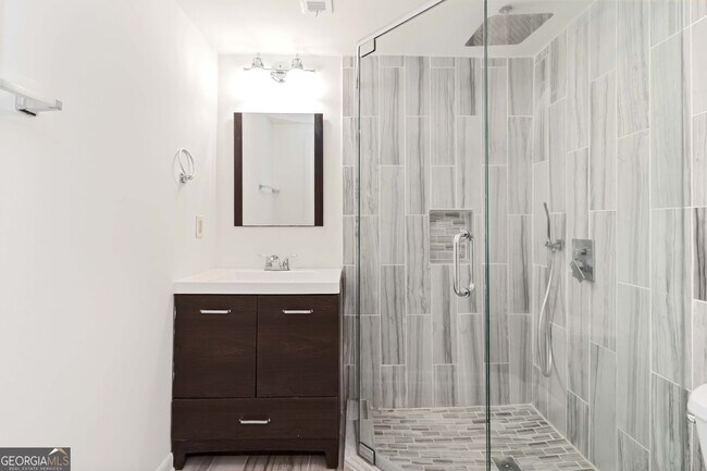 Building Photo - 2308 Defoors Ferry Rd NW