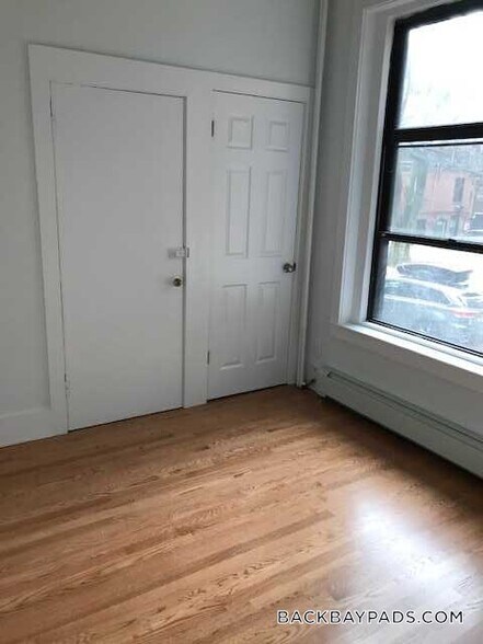 Building Photo - 499 Beacon St