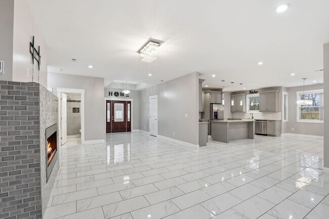 Building Photo - Beautiful Home With Large Yard In Fountain Inn