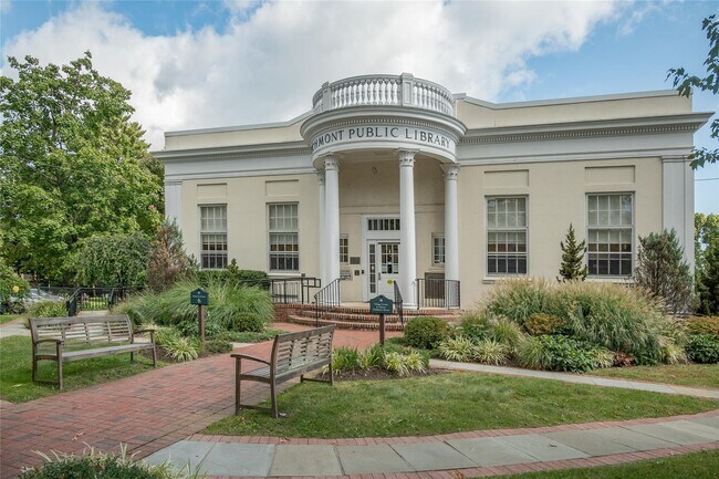 Building Photo - 19 Nassau Rd