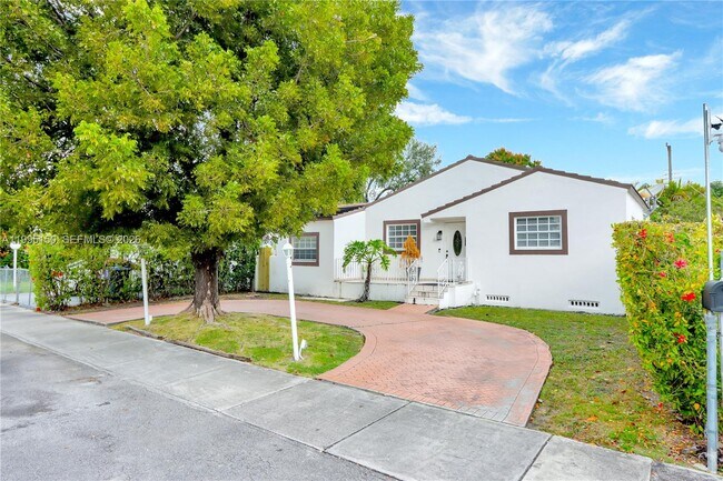 Building Photo - 5509 SW 6th St