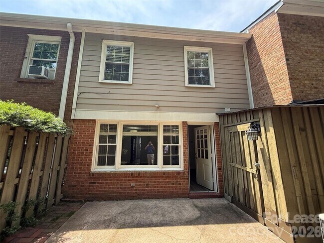 Building Photo - 4605 Hedgemore Dr