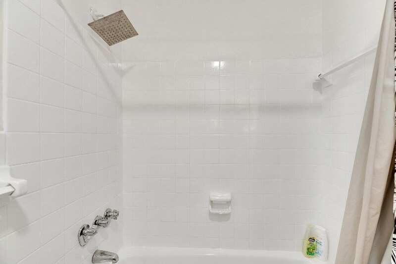 Building Photo - 4511 W McElroy Ave