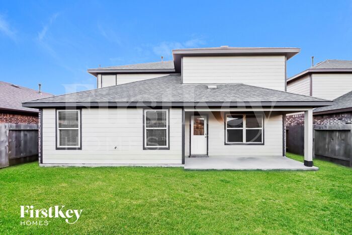 Building Photo - 8011 Carillon Way