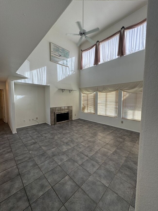 Building Photo - 4 Bedroom Corner Lot Great Location