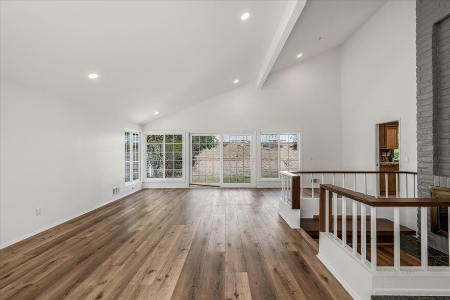 Building Photo - 327 Bethany St