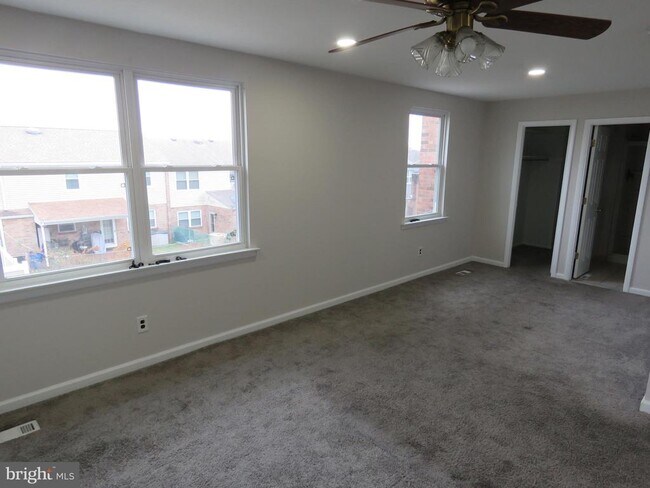 Building Photo - 6240 Patrick Henry Ct