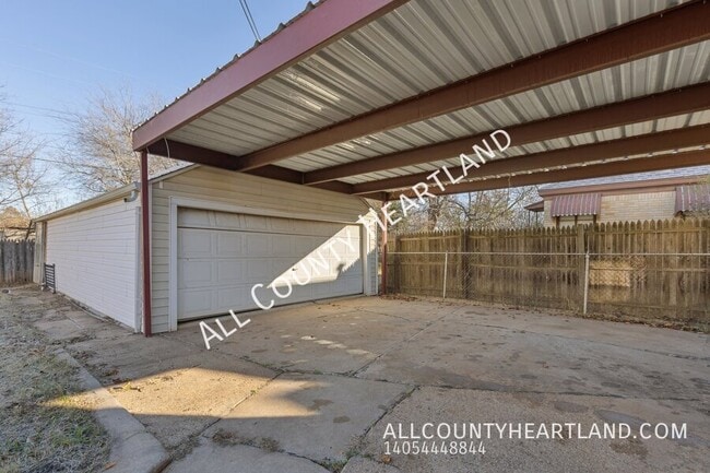 Building Photo - 2433 Cashion Pl