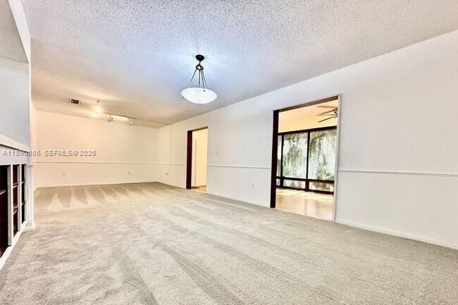 Building Photo - 2816 SW 14th Dr